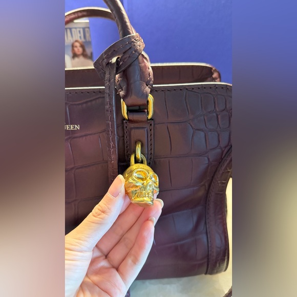 Alexander McQueen Burgundy Croc Embossed Leather Bag - Picture 12 of 16